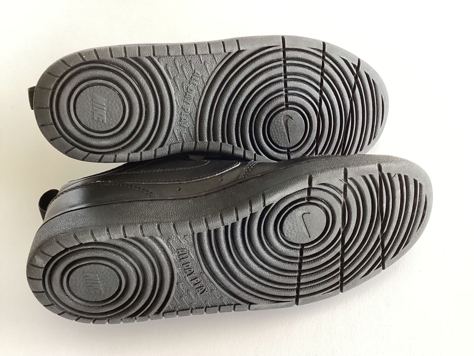 Nike Chaussures hommes: Sneaker Nike schwarz Gr. 38,5 – D'occasion à Wagen par papai1 2
