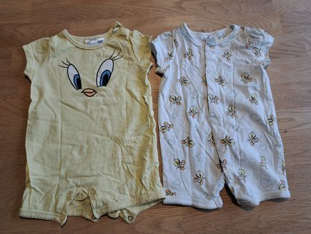2 Sommer Baby Strampler, Tweety gelb, Grösse 62, H&M