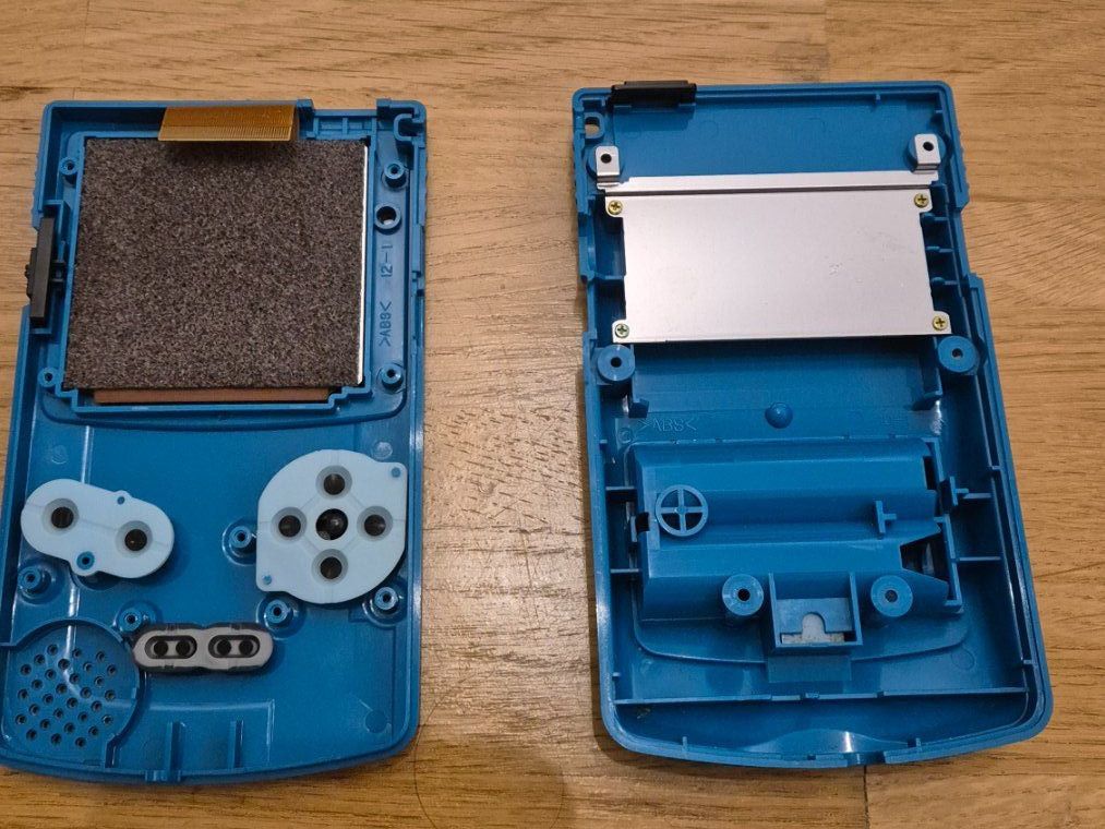 Nintendo Konsolen: Original Gameboy Color Hülle/Shell – Gebraucht aus Küttigen von  2