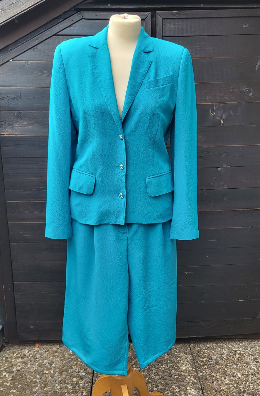 Anzüge & Kostüme: Costume en soie  – Neu (gemäss Beschreibung) aus Fribourg von VictoriaShop7