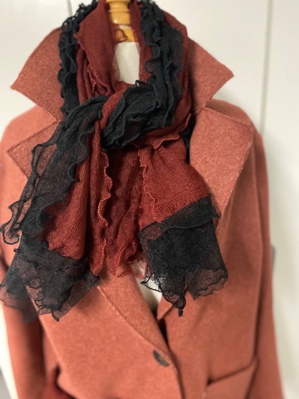 Foulards, Tücher & Schals: 3er Set 2xSchal, Stulpen – Gebraucht aus Biel-Benken BL von PANORMUS 4