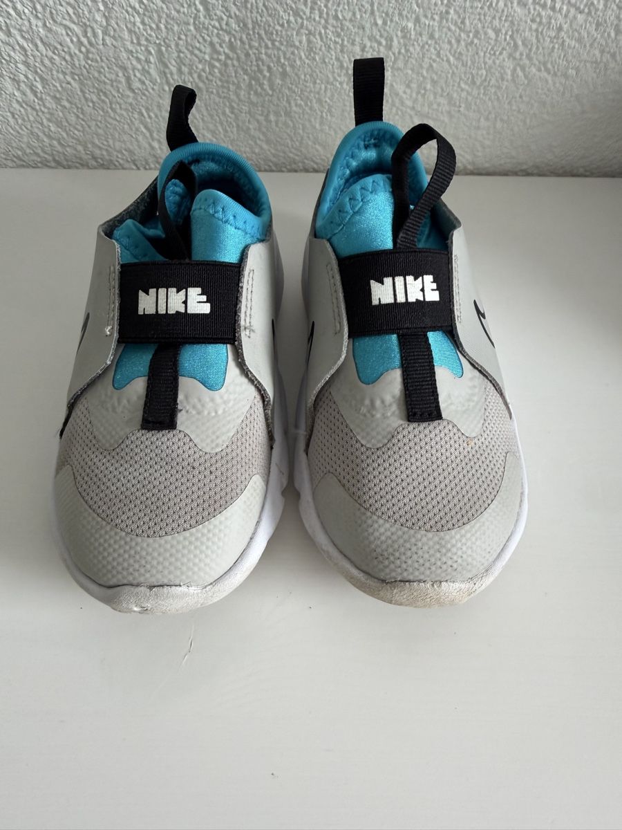 Nike Scarpe da uomo: Nike Schuhe, Grösse 25, Grau/Türkis – Usato da Pfungen venduto da Aleato