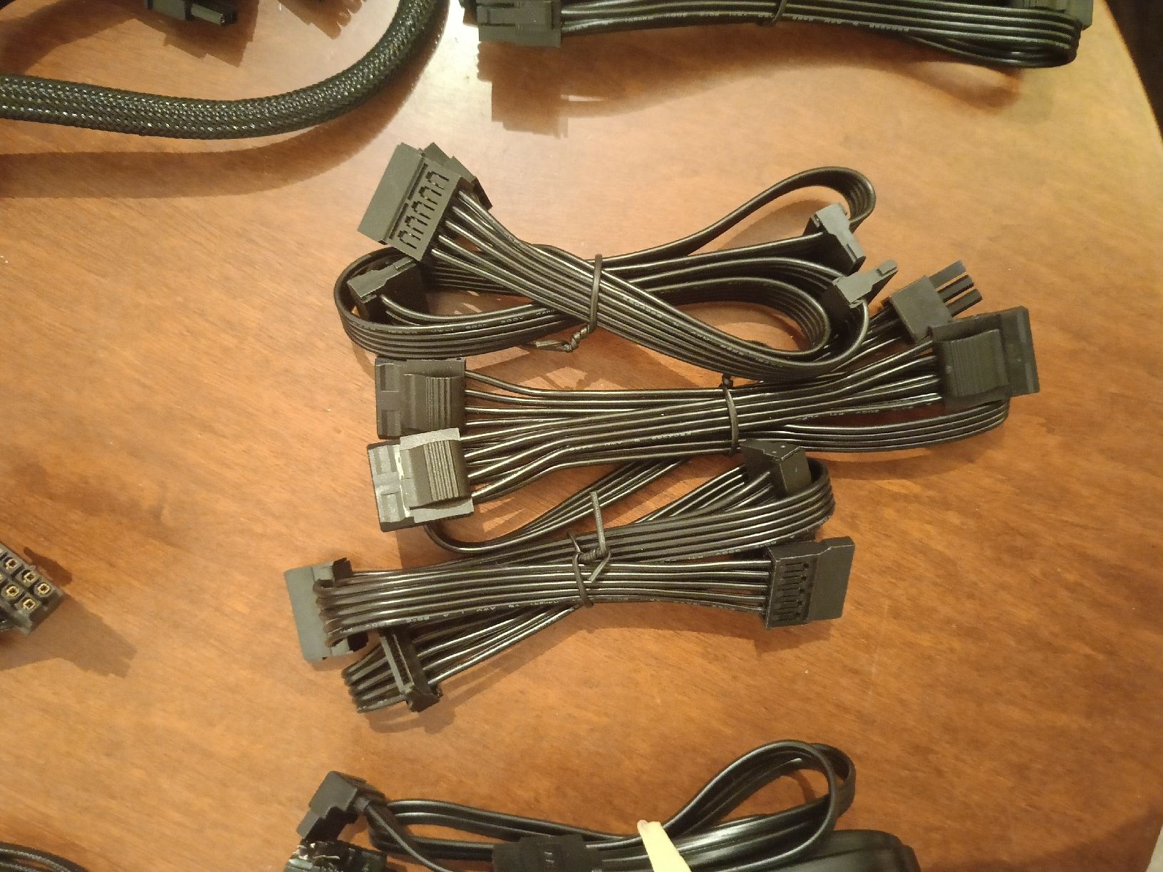 Componenti elettronici: Alimentation rog thor 850 platinium – Usato da Plan-les-Ouates venduto da Mathias_c 3