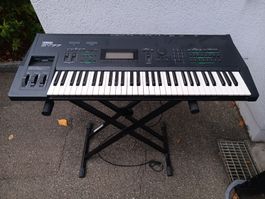 Synthesizer (Synthi) Yamaha SY77
