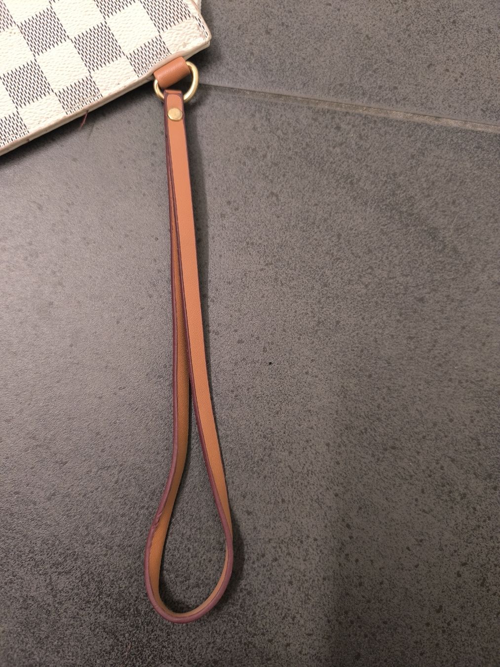Borse da donna: Pochette Damier Azur hell gebrauchter Zustand – Nuovo e nell'imballaggio originale da Zürich venduto da SwissWardrobe 4