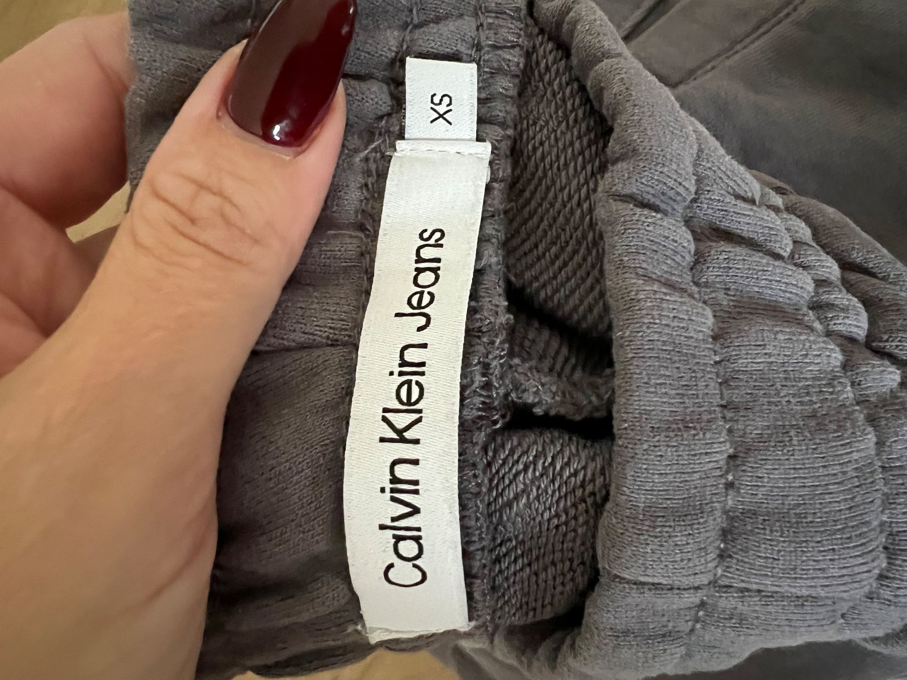 Calvin Klein Lotti di vestiti: Calvin Klein Trainerhose + Pulli – Nuovo (secondo la descrizione) da Lufingen venduto da des_9gd8 2