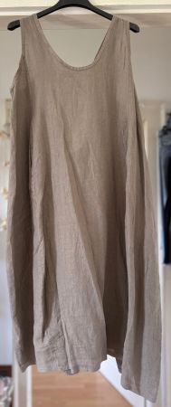 ROBE EN LIN AVEC DÉTAIL AU DOS ! M SOLDES DE FIN DE SAISON