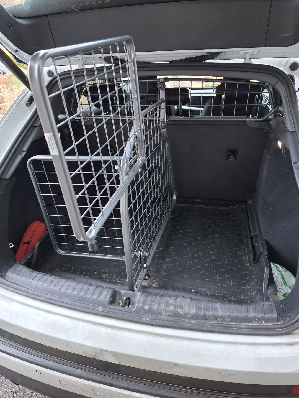 Gabbie, trasporto & Sicurezza: Hundegitter Audi Q4 e-tron – Usato da Attiswil venduto da Tantan14 2