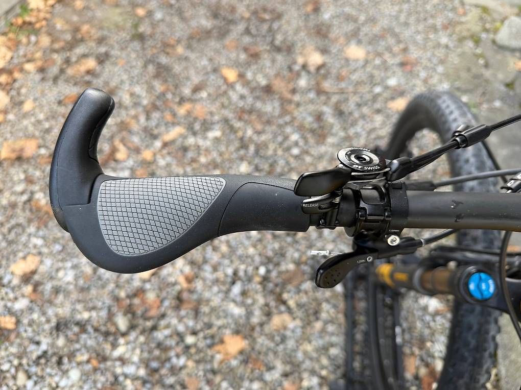 BMC Biciclette: BMC Fourstroke 01 One Gold Flake letze Change – Usato da Luzern venduto da Lightrooms 3