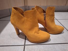 Tamaris Stiefeletten Gr. 38 in Senfgelb 