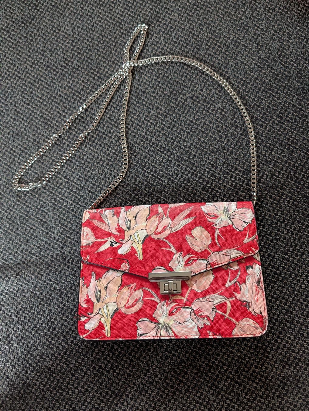 Mango Borse da donna: Mango Umhängetasche, rot mit Blumenmuster, top – Usato da Nänikon venduto da Haexli_70