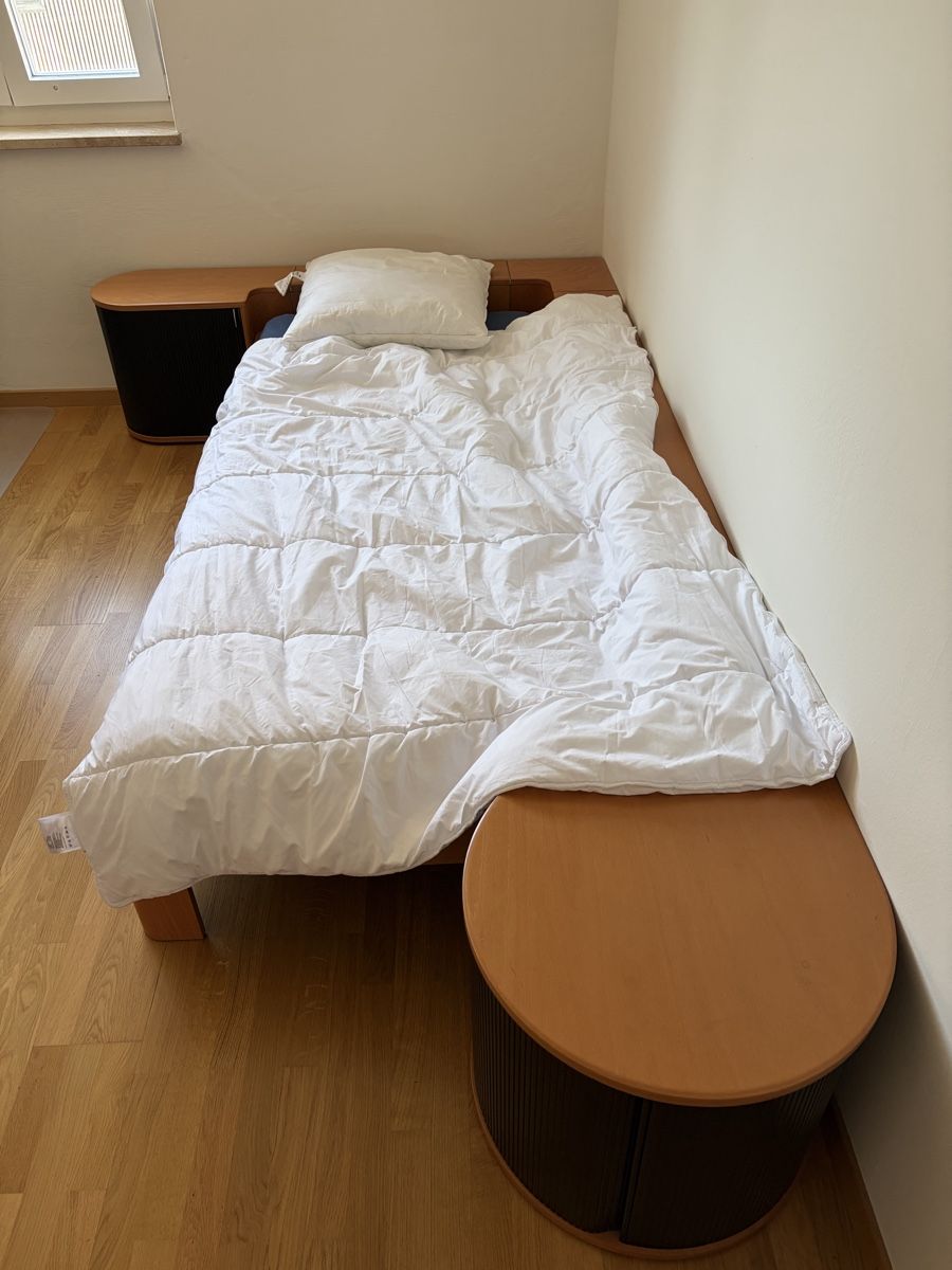 Lits: Bed + Sheets + Pillow + Mattress – D'occasion à Regensdorf par WetTowel42 1