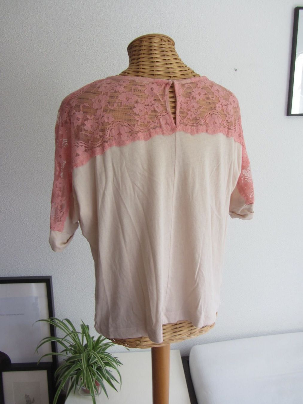 T-shirts: Shabby Chic Oberteil nude mit Spitze - S – D'occasion à Zürich par Diazaio 2