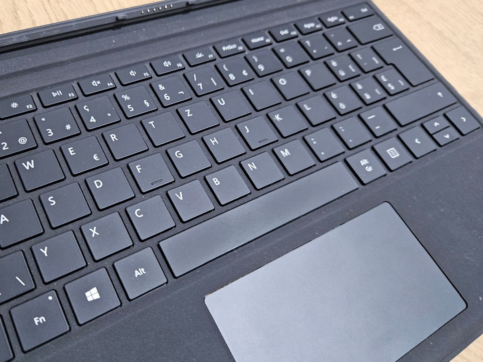 Microsoft Covers & Borse: Microsoft Surface Pro Keyboard Type Cover – Usato da Schlieren venduto da mashd 1
