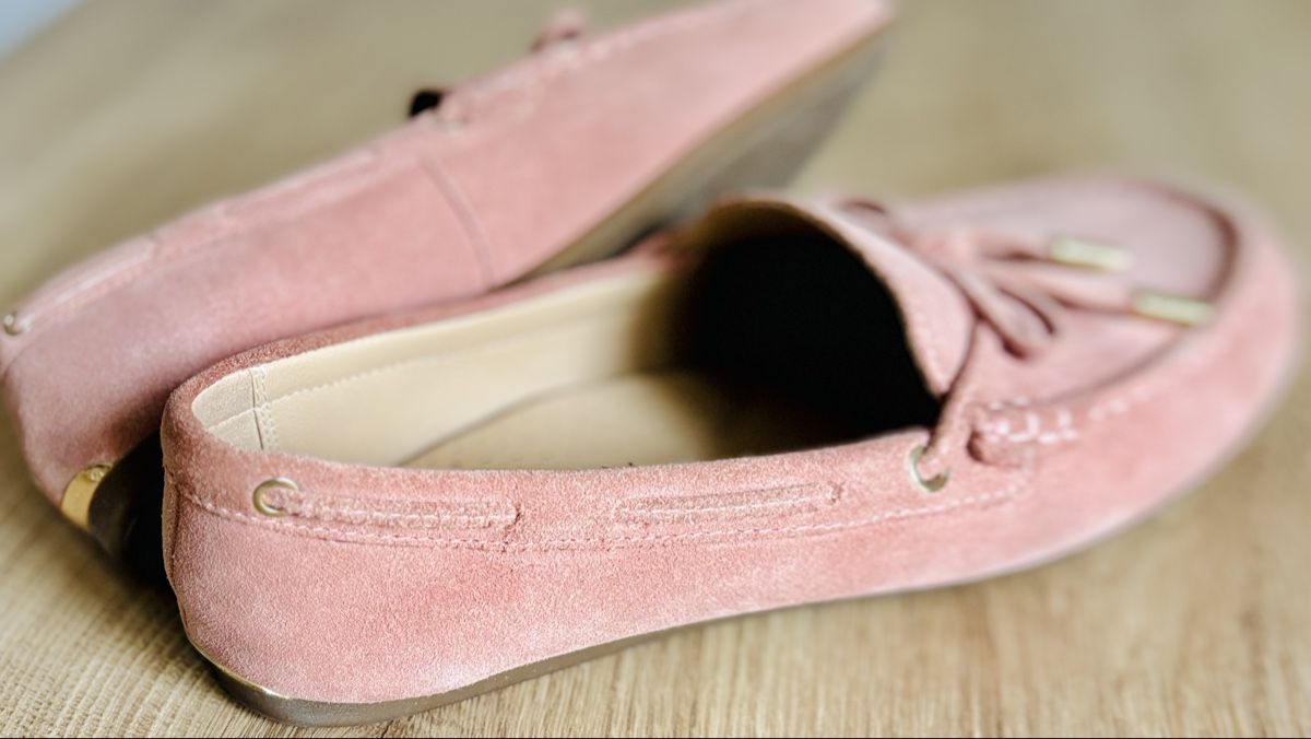 Michael Kors Scarpe da donna: Michael Kors Slipper Wildleder rosa – Usato da Pfungen venduto da jubel80 1