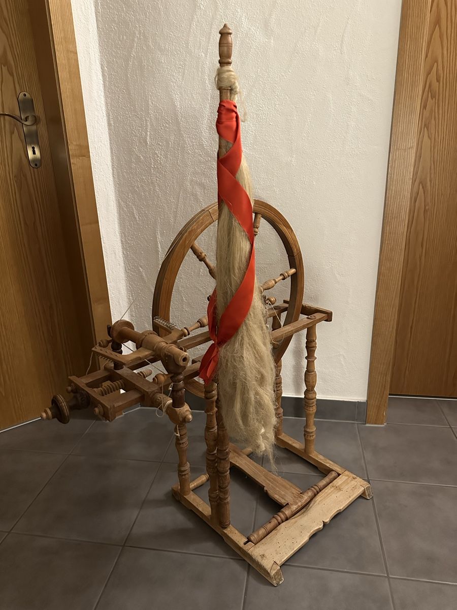 Ruote per filare: Spinnrad aus Holz – Usato da Schwyz venduto da Kolreuteria 3
