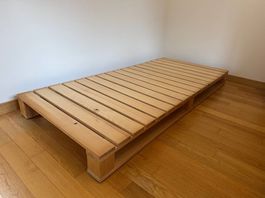 Massivholz Palletbett