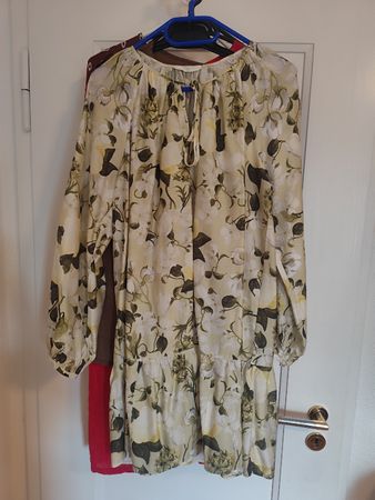 Zwei Damen Kleider Set für M