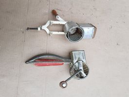 Alte vintage antike Paniermehl Trommelraffel Reibe Brösmeli