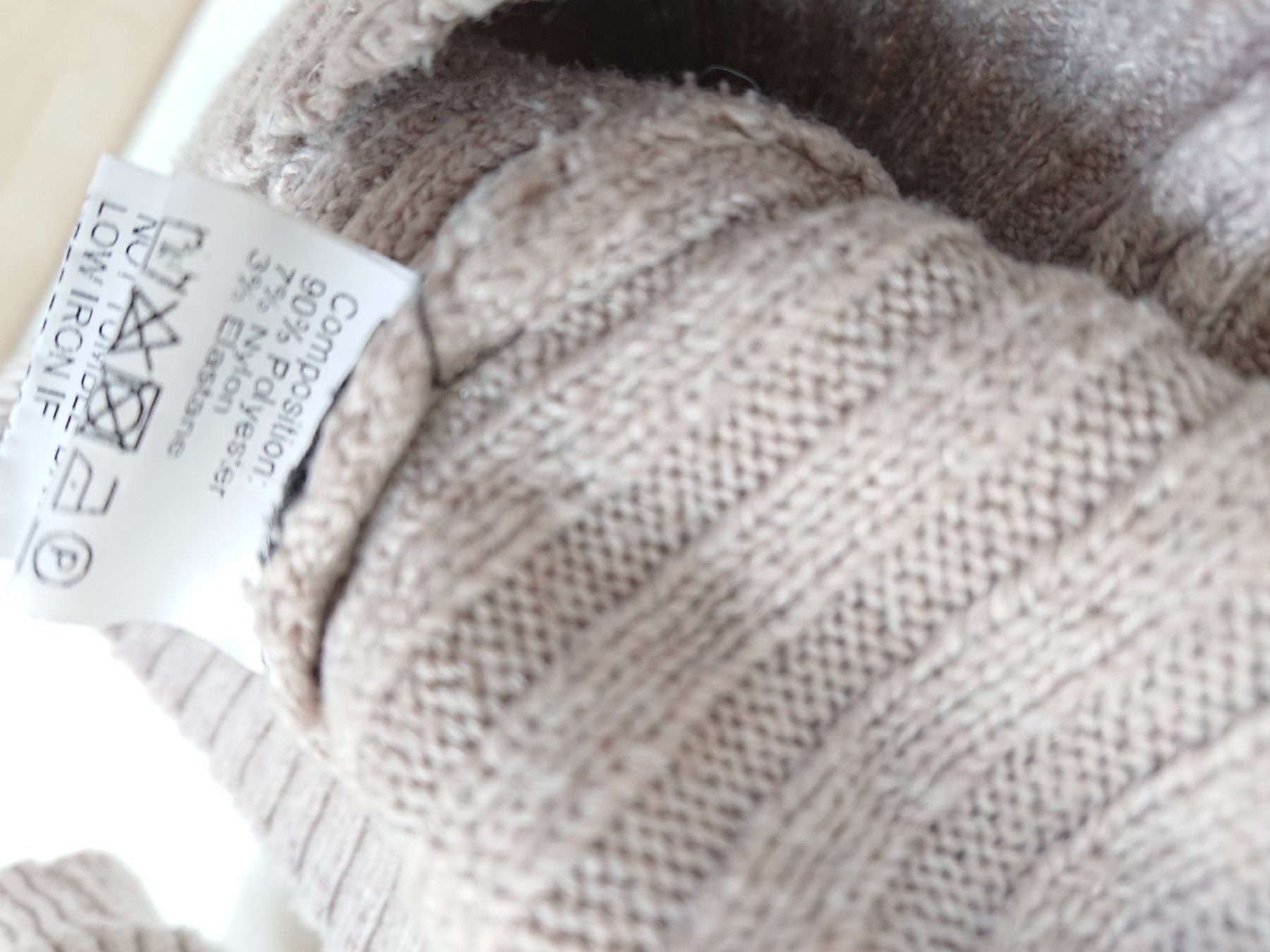 Kleider: Damen Strickkleid Gr. 36 / S Beige – Gebraucht aus Hallau von CHACLA 1