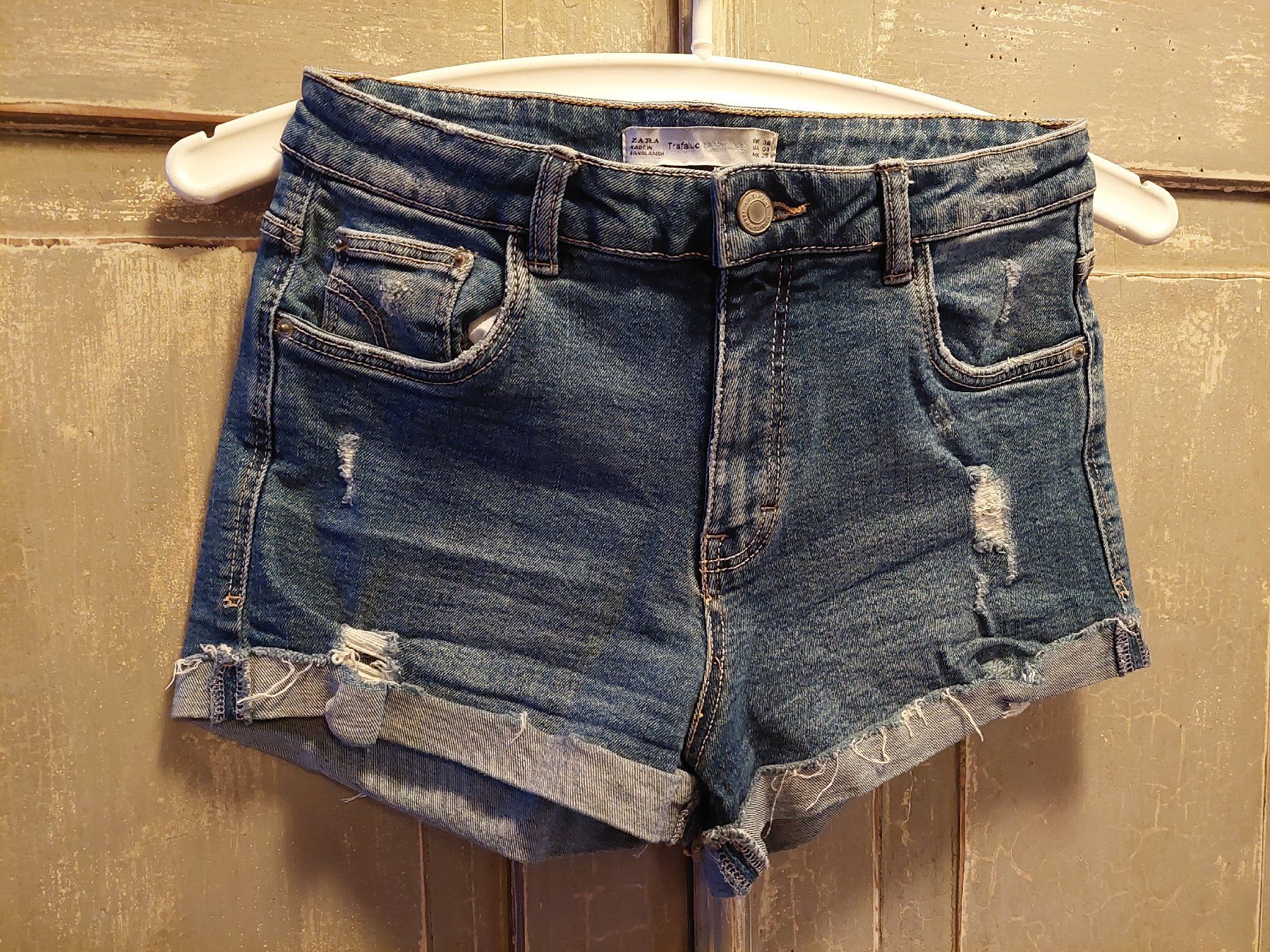 Zara Jeans: Zara Trafaluc - Jeans Shorts 36 – Gebraucht aus Besenbüren von piculo