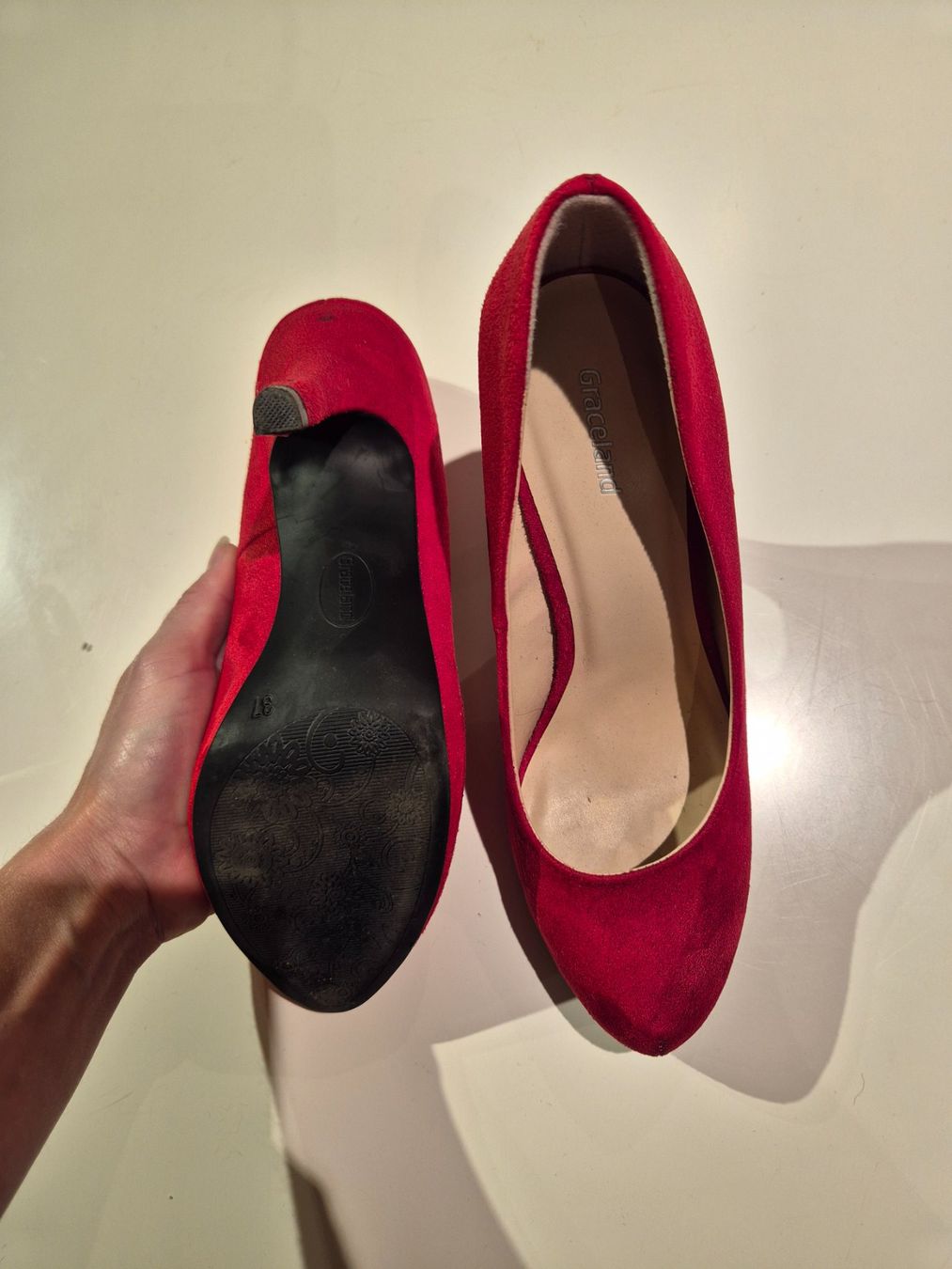 Chaussures femmes: Talons – D'occasion à Valeyres-sous-Montagny par Romy. 1