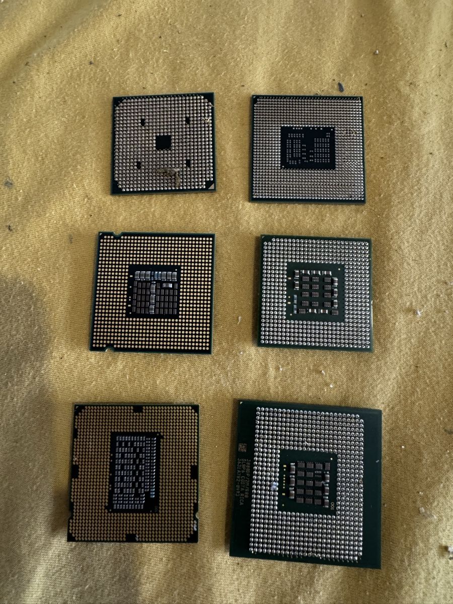 Intel Composants électroniques: Intel AMD processeur – Défectueux à Vevey par Eiden77