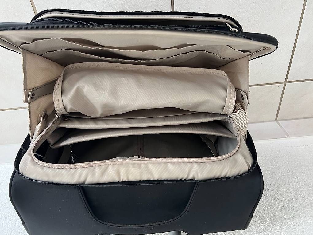 Valigie: Samsonite Rollkoffer schwarz – Usato da Hermetschwil-Staffeln venduto da hiddenvalley 3