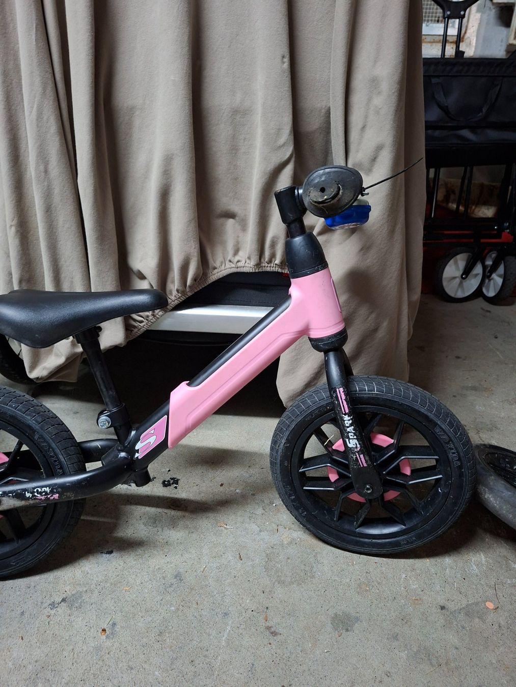 Fahrzeuge für Kinder: Laufrad pink – Gebraucht aus Wangen b. Olten von mar_2r55 1