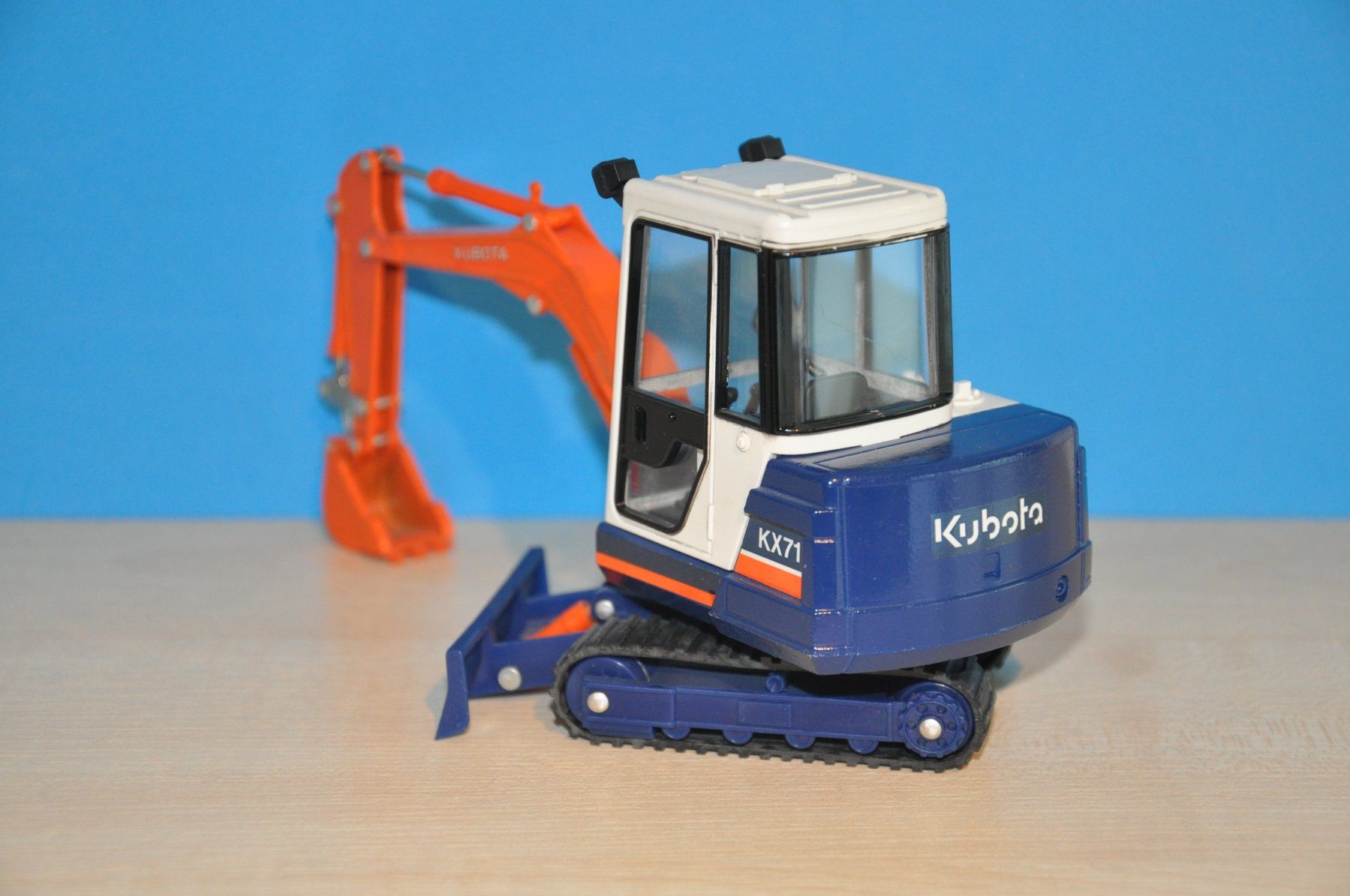 Modellbausätze & Standmodelle: KUBOTA KX-71 Raupenbagger – Gebraucht aus Mitlödi von worker04 1