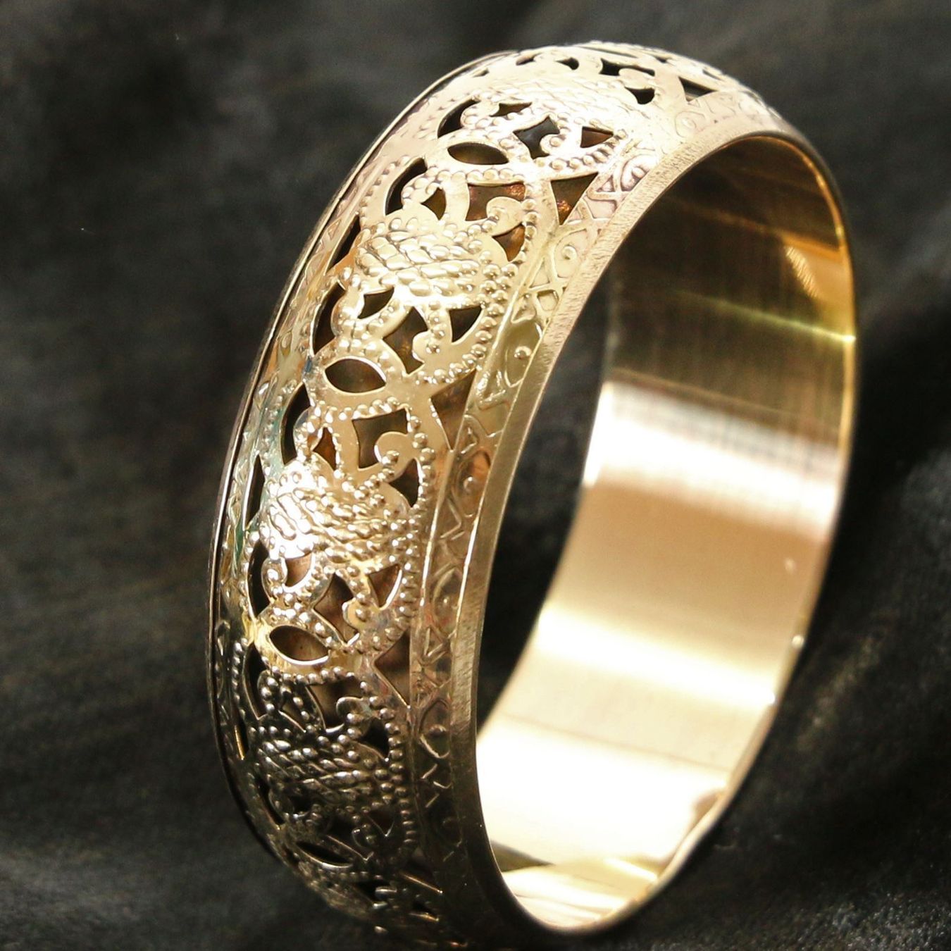Bracciali & Braccialetti: Armreif Bangle 2,5cm Messing Celtic gold Indien – Nuovo e nell'imballaggio originale da Bad Salzdetfurth venduto da Weltenbummler-Shop
