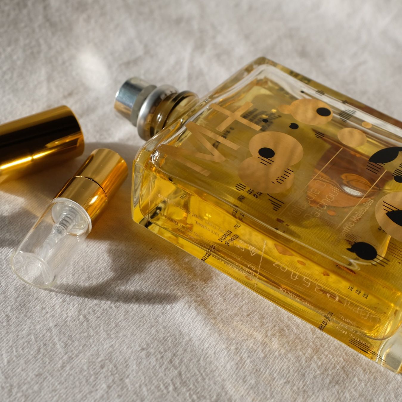 Profumi & Eau de Toilette: 2ml à 10ml - Escentric Molecules 01 + Patchouli (Decant) – Usato da Onex venduto da Fragsplit 1
