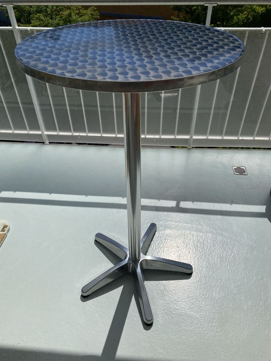 Tavoli: Used silver-colored metal bar table. Perfect for summer! – Usato da Faellanden venduto da ska_cw7p