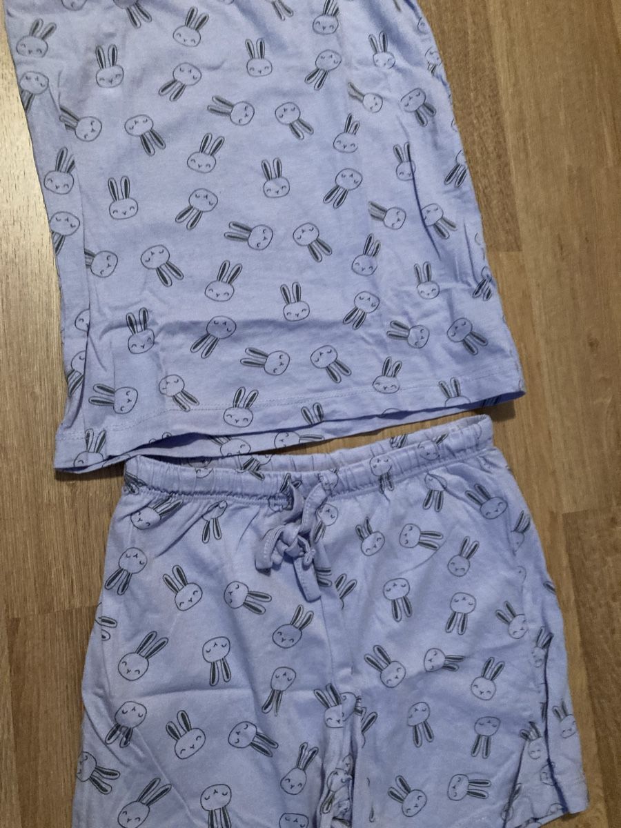 Pyjamas & Ähnliches: Mädchen Pyjama Shorty Gr. 122/128 – Gebraucht aus Emmenbrücke von JJ_89 1