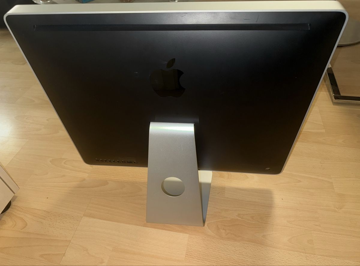 Apple PC: Apple iMac 21.5-inch + Keyboard & Mouse – Usato da Moosseedorf venduto da ram_c65w 3
