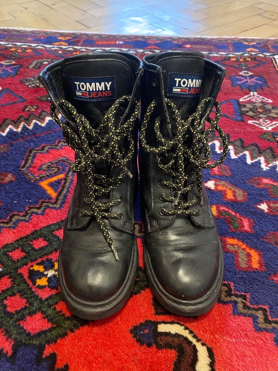 Tommy Hilfiger Scarpe da donna: Tommy Hilfiger Leder Boots Gr. 36 – Usato da St. Gallen venduto da Mit_Preisvorschlag 1