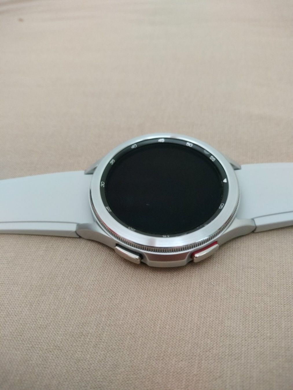 Samsung Smartwatch: Samsung Galaxy Watch4 classic – Nuovo (secondo la descrizione) da Dättlikon venduto da Meierbande 5