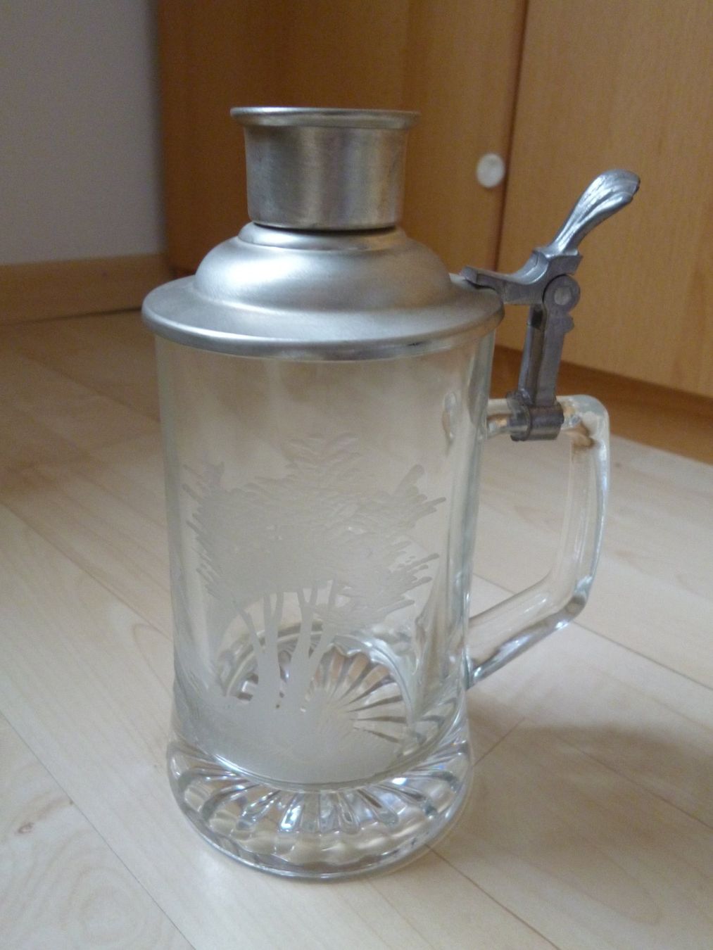 Bicchieri: Bierkrug mit Metall (oder zinn ?) Deckel – Usato da Dättlikon venduto da Mamakuga