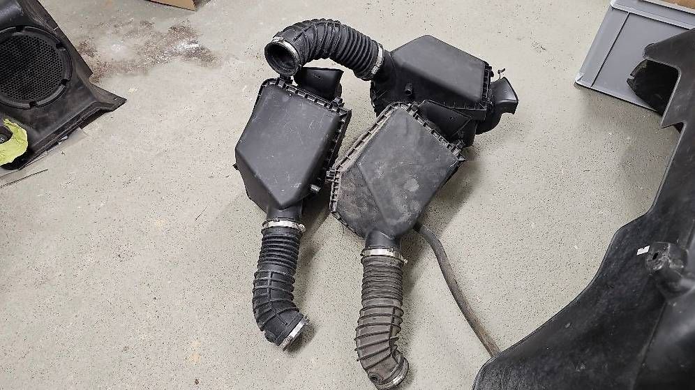 Jeep Alle Autoersatzteile: Luftfilter-Kasten Jeep Wrangler 3.8L V6 – Gebraucht aus Bergdietikon von Calonder_Parts_GmbH
