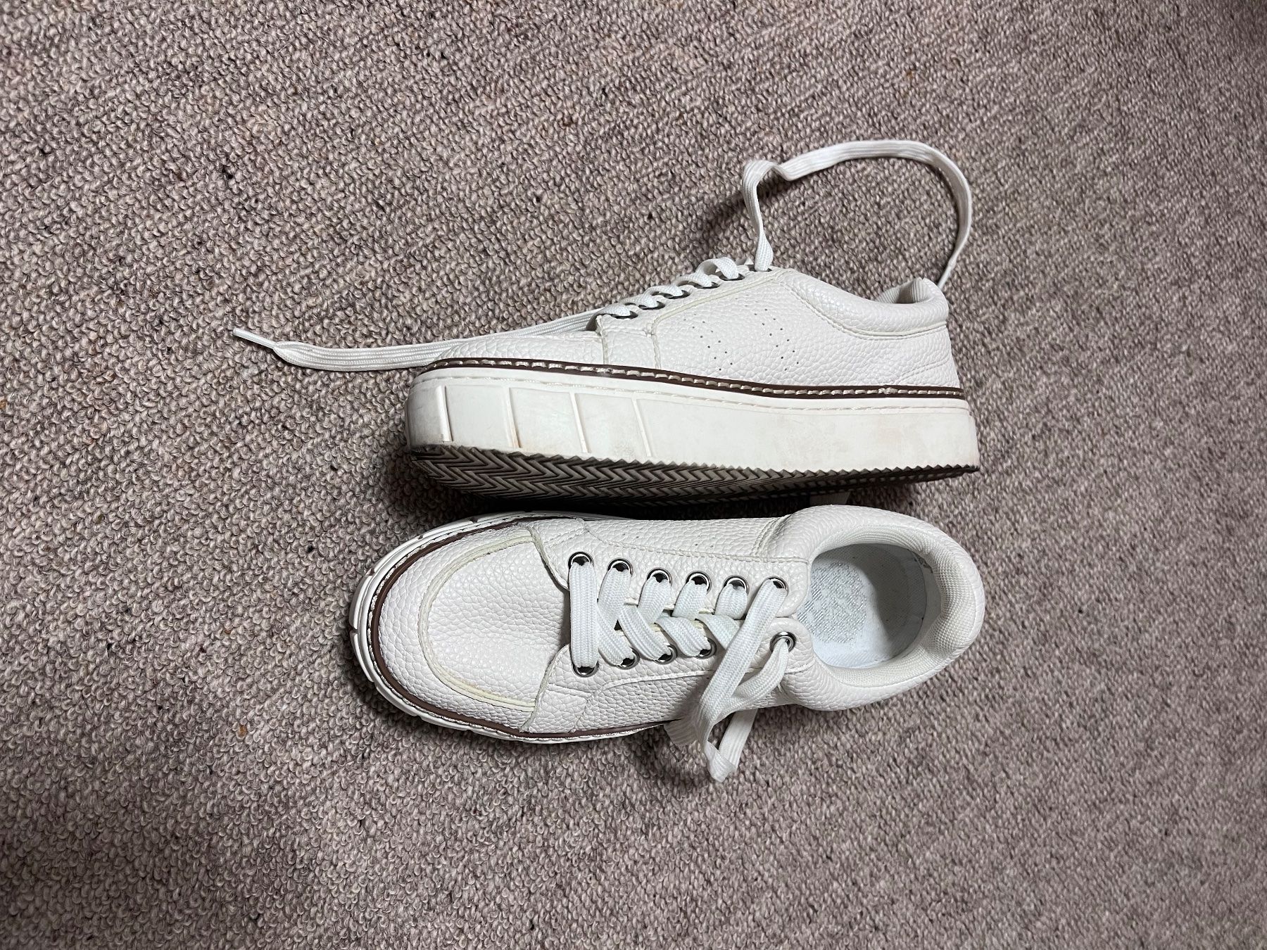 Damenschuhe: Sneaker – Neu (gemäss Beschreibung) aus Wattwil von ale_k72l 2