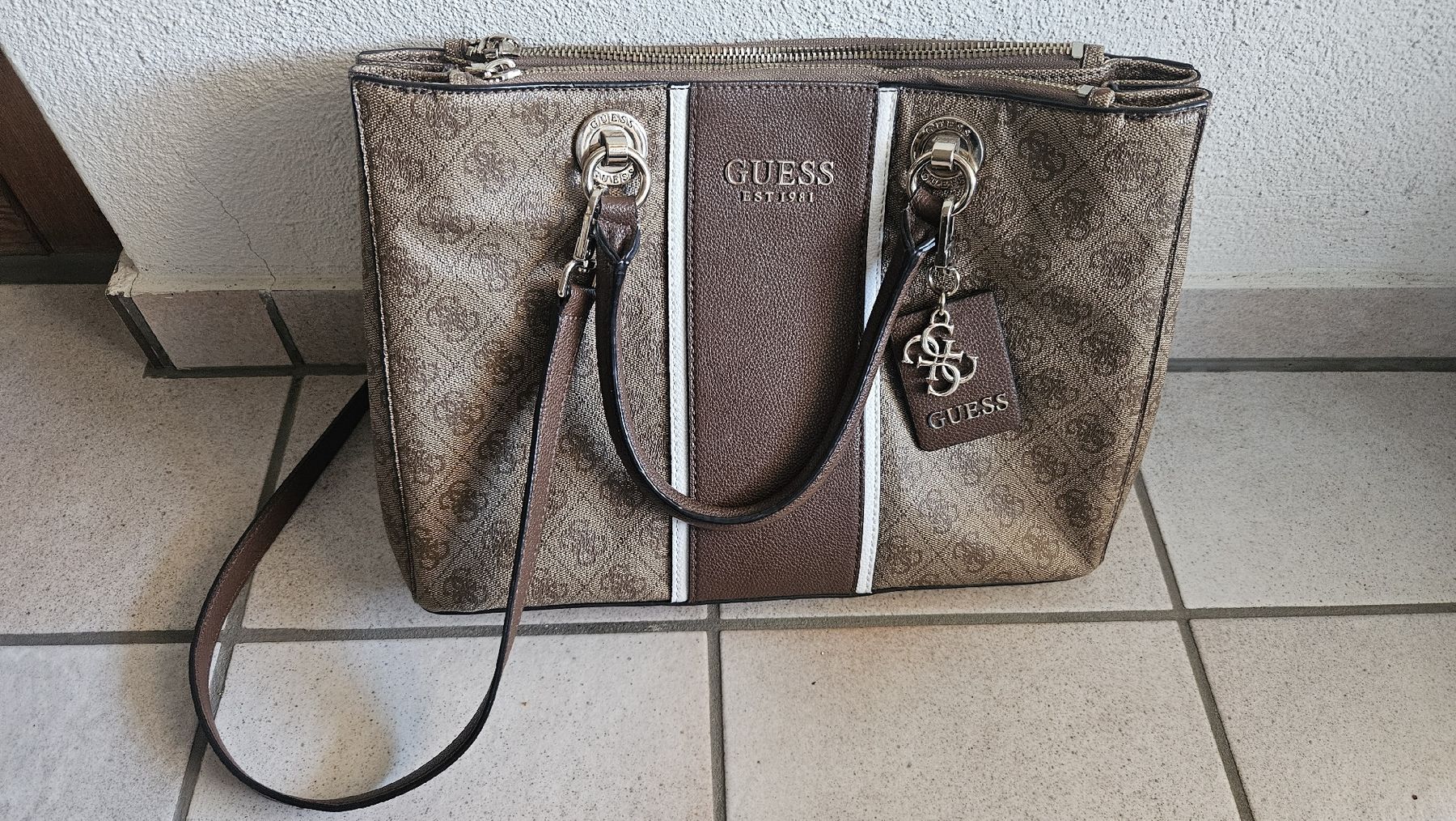 Guess Taschen für Damen: Guess Handtasche braun – Neu (gemäss Beschreibung) aus Lippoldswilen von topmodel62