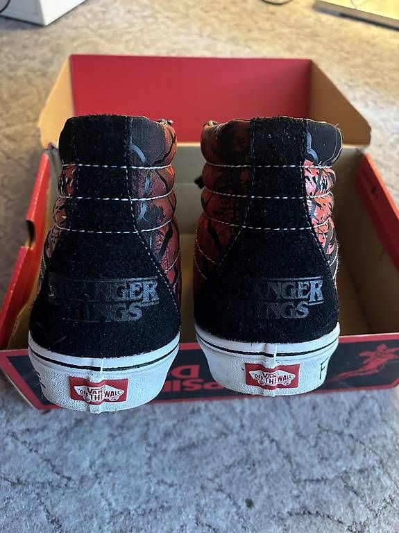 Scarpe da uomo: Vans x Stranger Things - SK8 Hi Reissue – Usato da Bettlach venduto da Jonas.Walker 3