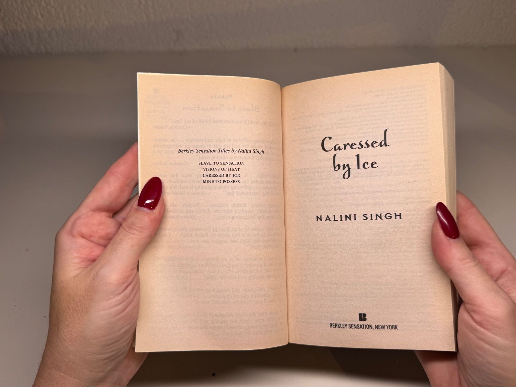 Libri: NOVEL: Nalini Singh, Caressed by Ice – Usato da Grosswangen venduto da English_books 3