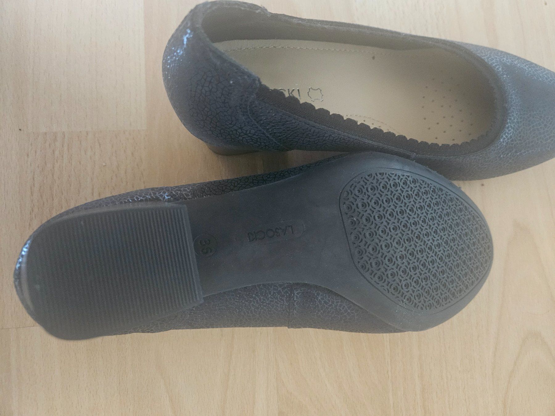 Scarpe da donna: Dunkelblaue Lederschuhe – Nuovo (secondo la descrizione) da Jegenstorf venduto da Franziska0111 1