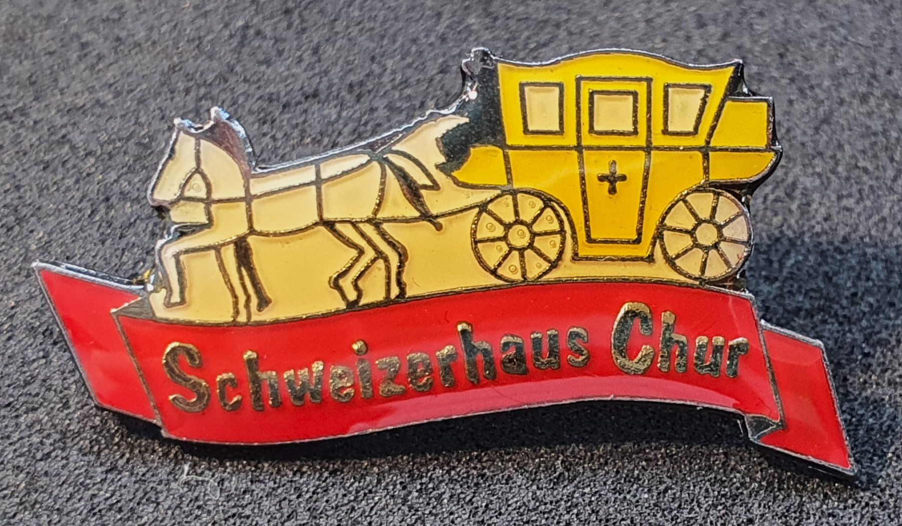 Placchette & Badge: T001 - Pin Post PTT Postkutsche Kutsche Schweizerhaus Chur – Usato da Reinach BL venduto da Boston-Verkauf