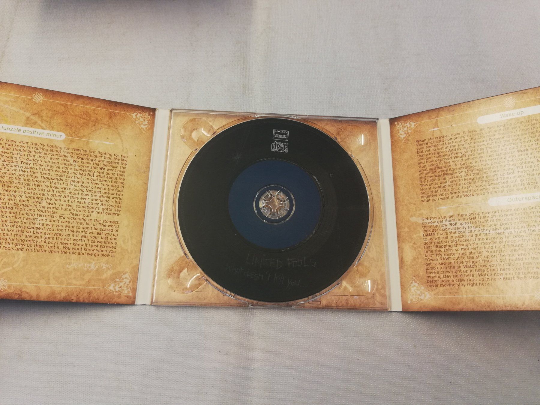 CDs: UNITED FOOLS - WHAT DOESN'T KILL YOU... – Gebraucht aus Bern von Vinylsound.ch 2