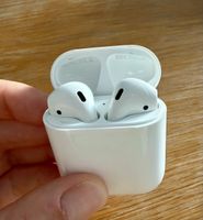 Apple AirPods (Gen 1) mit Ladecase