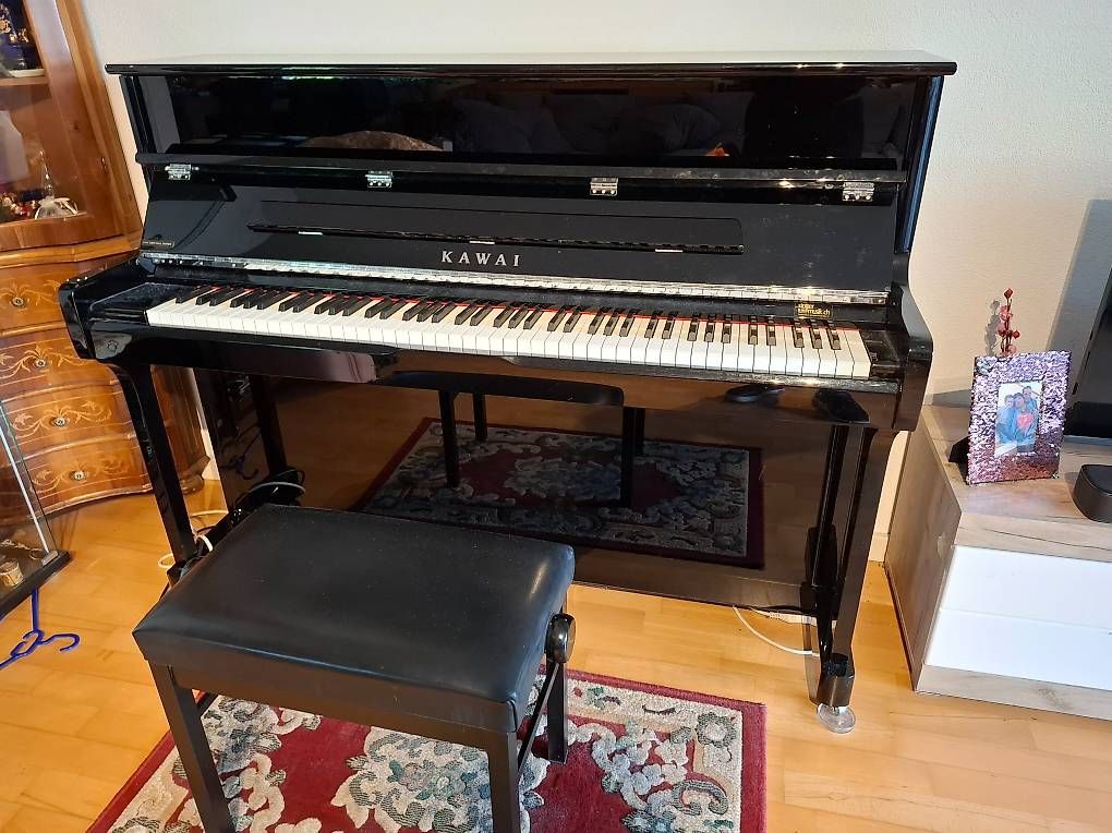 Strumenti musicali: Kawai Piano – Usato da Möhlin venduto da inf_9hfg