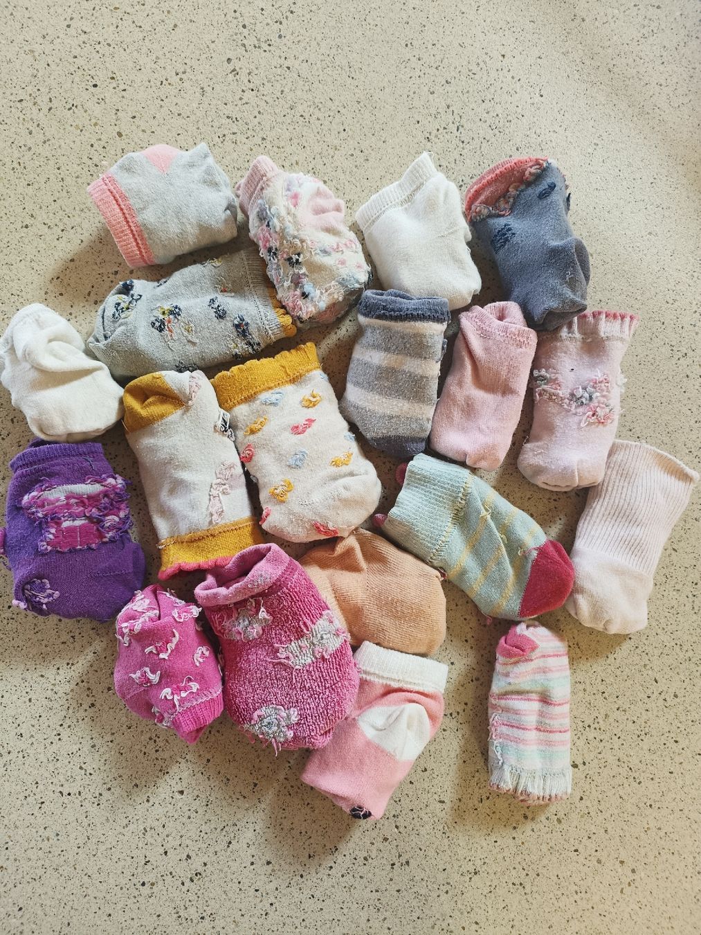 Socken für Kinder: 19 Socken Gr. 19-22 – Gebraucht aus Humlikon von Zitrone011