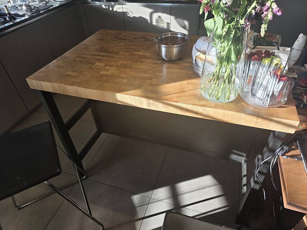 Tische: Île d'Ikea Noir Chene  – Gebraucht aus Lutry von and_52kx 2